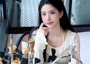 TouTiao头条女神 - 给你带来心跳加速的萌琪琪制服写真图册，谁还敢说不动心？.txt