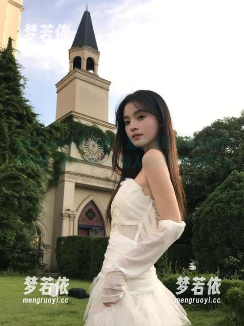 TouTiao头条女神 - 观看高韩菲带来的户外写真，留住每一个动人的瞬间与故事.txt-梦若依