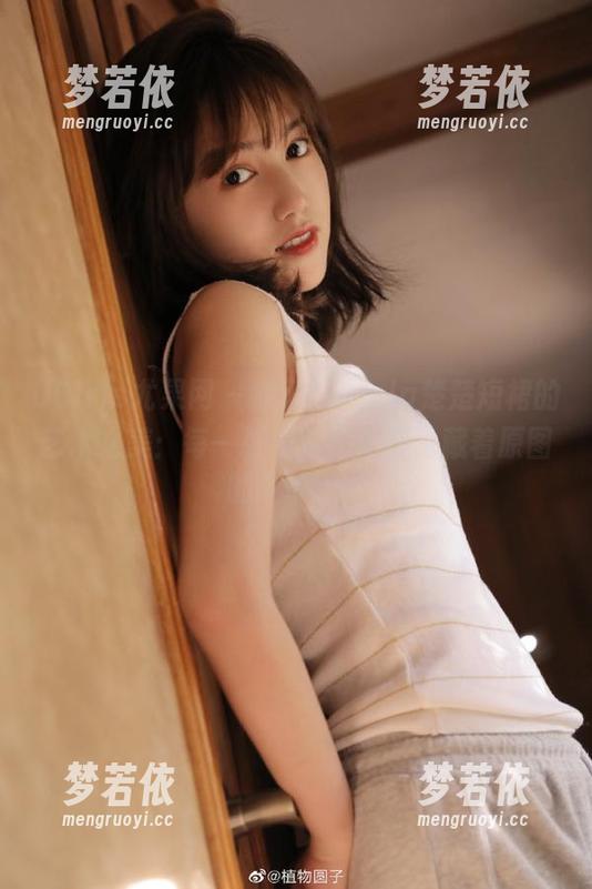 UGirls尤果网 - 探索Angela楚楚短裙的艺术之美：每一张照片背后都隐藏着原图的故事.txt-梦若依
