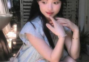 UGirls尤果网 - 不下载乔依琳的圣诞图包，你可能会后悔一整个冬天！.txt