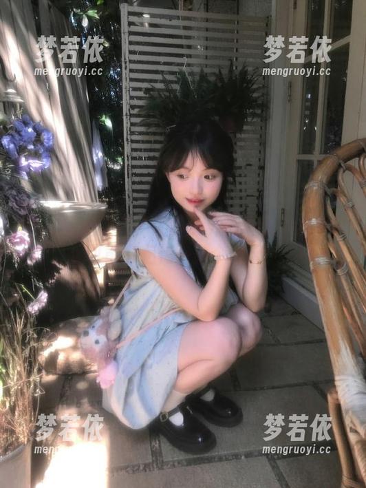 UGirls尤果网 - 不下载乔依琳的圣诞图包，你可能会后悔一整个冬天！.txt-梦若依