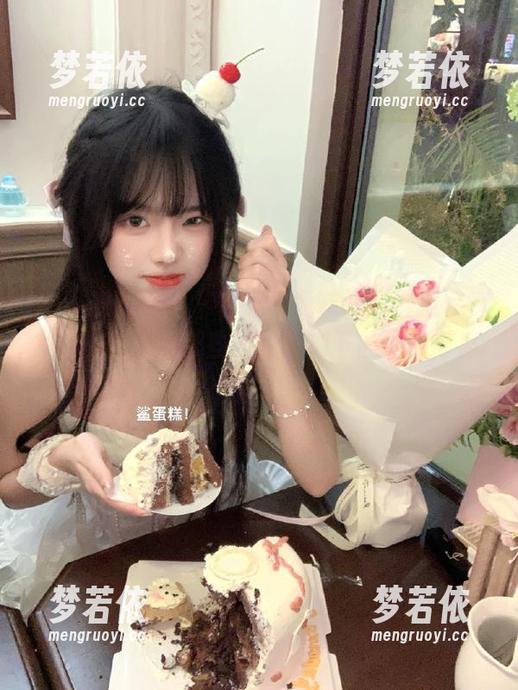 UGirls尤果网 - 夏天与尤菲儿的最新写真集：一起揭开那些娇羞时刻下的真实可爱.txt-梦若依