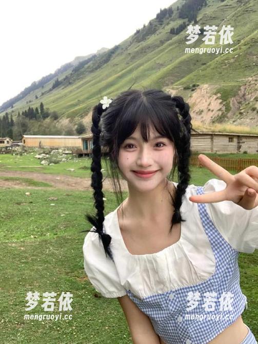 UGirls尤果网 - 让人心动的张馨彤泳池高清写真作品集，尽展时尚之美.txt-梦若依