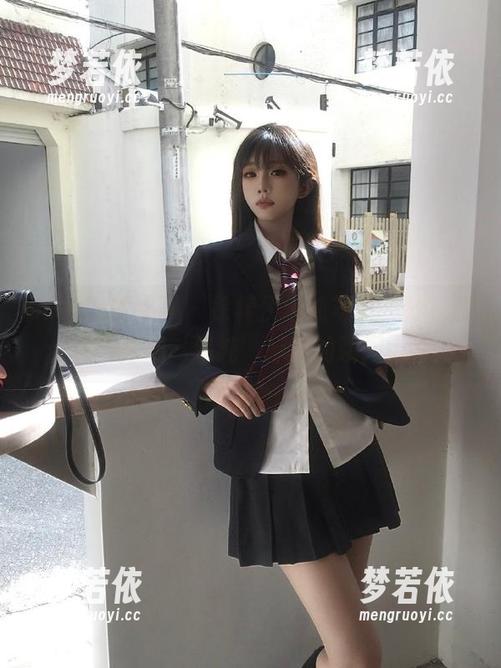 UGirls尤果网 - 徐梓伊清纯写真，分享我努力摆脱‘清纯’标签的瞬间.txt-梦若依
