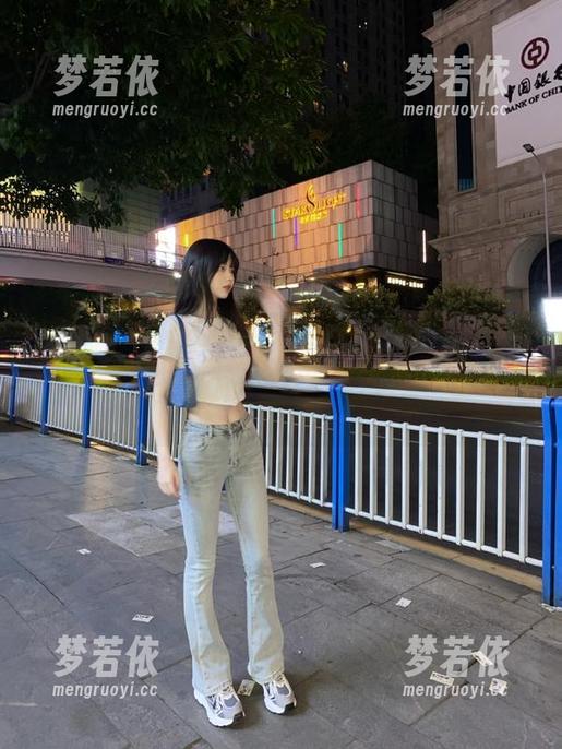 UGirls尤果网 - 真人展示！李思宁的吊带美图，图包带你领略不一样的魅力瞬间！.txt-梦若依