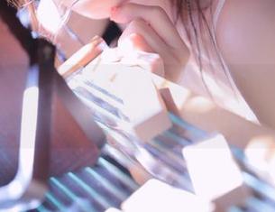 UGirls尤果网 - 杜花花穿皮衣的风格变幻：从原图看她如何打破时尚界限.txt