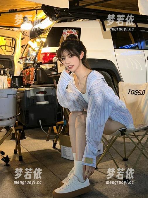 UGirls尤果网 - 私房写真中的田慕儿：温柔气质让人醉心的绝美之作.txt-梦若依