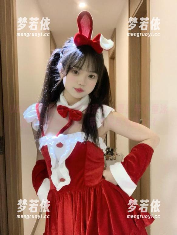 UGirls尤果网 - 释放清凉一夏！芊小童泳池图包最新更新，带来无尽惊喜.txt-梦若依