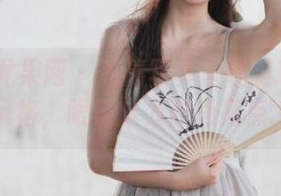 UGirls尤果网 - 高清写真呈现萌琪琪的百变风格，眼镜成为时尚亮点.txt