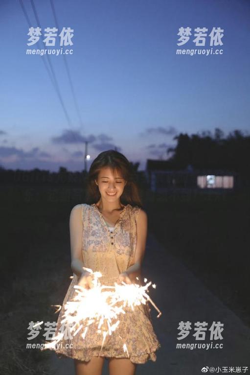 UGirls尤果网 - 网袜与郭婉祈的奇特交响乐：这组写真图集你绝对想不到！.txt-梦若依