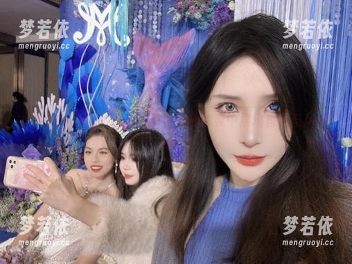 最新图集揭晓：Vams子在蛇皮泳装中展现自信与风情.txt-梦若依