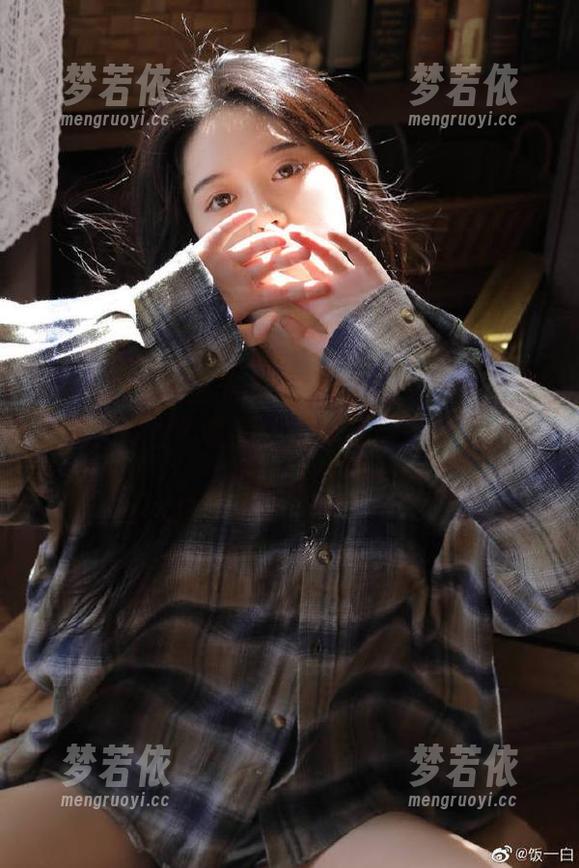 XIAOYU语画界 - 允儿Claire吊带高清写真，青春与美丽的完美结合，值得一看.txt-梦若依