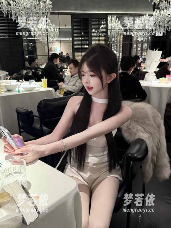 XIAOYU语画界 - 大胆尝试，沐若昕在裤里丝中展现全新写真风格，引领潮流新方向！.txt-梦若依