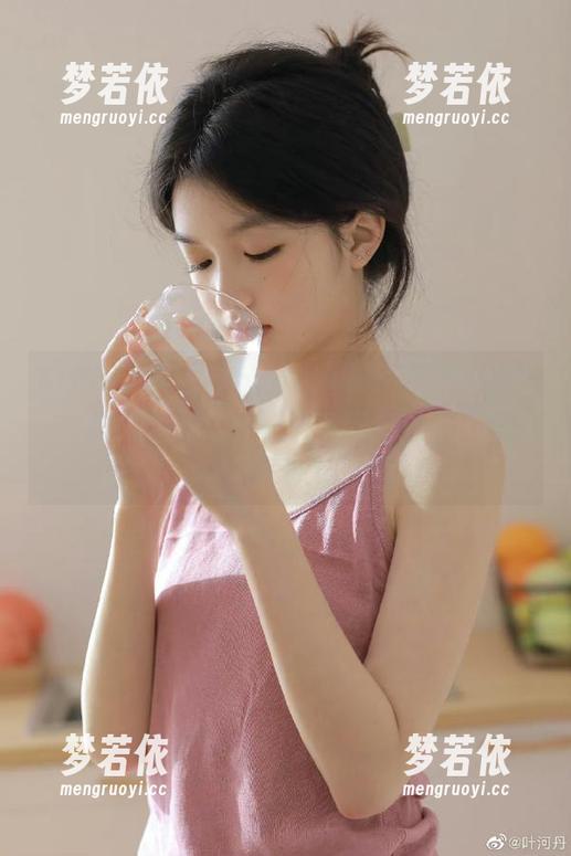 XIAOYU语画界 - 甜心菜最新写真更新，你绝不能错过的体操服系列，炫酷又迷人！.txt-梦若依