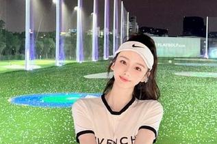 XIAOYU语画界 - 充满魅力的程程程女孩私拍套图，定格每一个动人的瞬间.txt