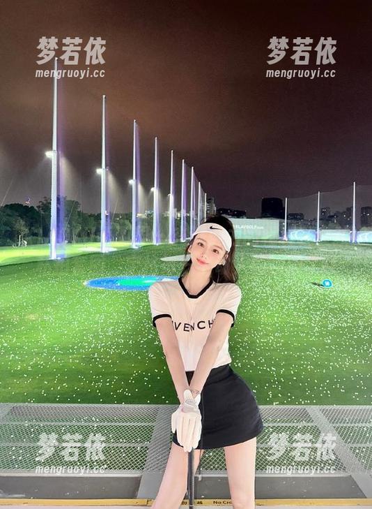 XIAOYU语画界 - 充满魅力的程程程女孩私拍套图，定格每一个动人的瞬间.txt-梦若依