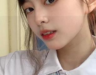 Xiuren秀人网 - 与BABY_柒一起邂逅美脚艺术，这个图包记录下她足部的灵动与优雅！.txt