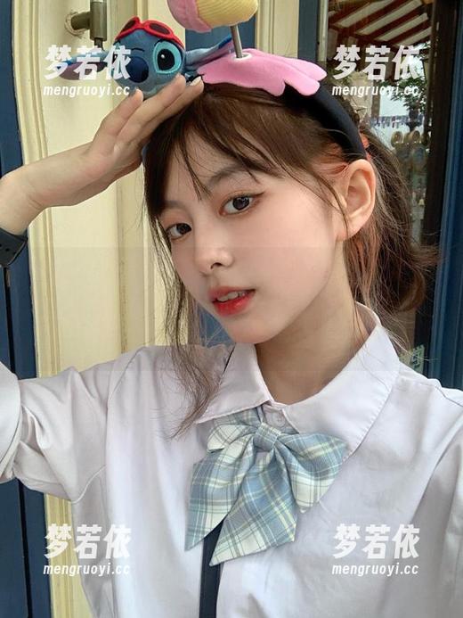 Xiuren秀人网 - 与BABY_柒一起邂逅美脚艺术，这个图包记录下她足部的灵动与优雅！.txt-梦若依