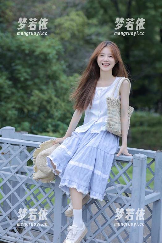 Xiuren秀人网 - 旅拍界的风景画，Cheryl青树的写真图片让你欲罢不能！.txt-梦若依