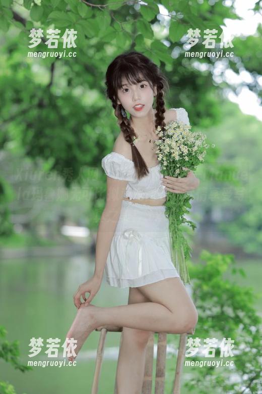 Xiuren秀人网 - 震撼你的视觉—Manuela玛鲁娜无可比拟私房图包，尽情享受写真之美！.txt-梦若依