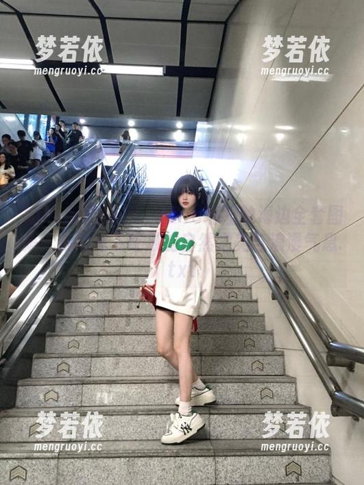 Xiuren秀人网 - Mila嘟嘟的海边全套图集：在阳光下绽放的自然之美与浪漫气息.txt-梦若依