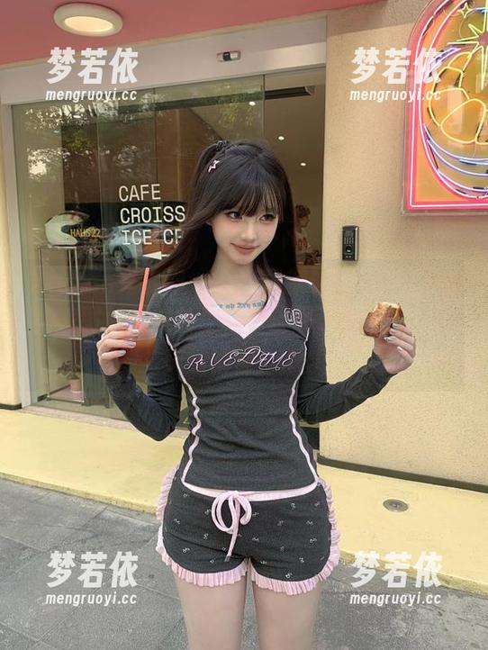Xiuren秀人网 - 全新更新让luvian本能花嫁图包焕发新生，捕捉属于她的每一份美丽瞬间！.txt-梦若依