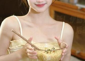 Xiuren秀人网 - 独家更新！伊丽莎有点白灰丝作品集，探索她的摄影背后故事.txt