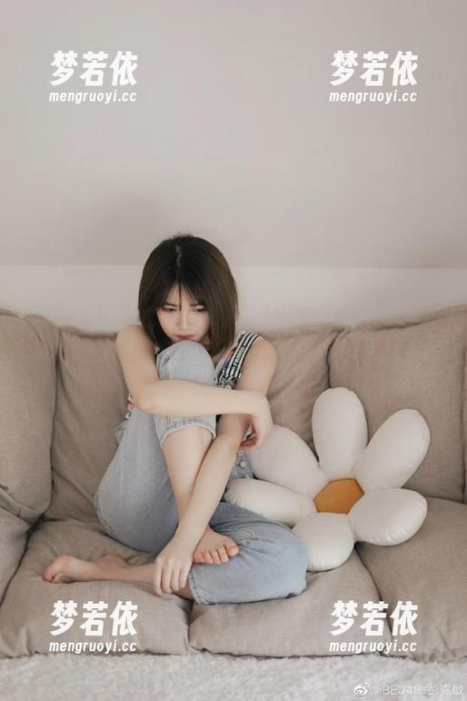 Xiuren秀人网 - 让优琪琪子yuki的天台作品陪伴你，独享免费图包带来的无尽灵感！.txt-梦若依