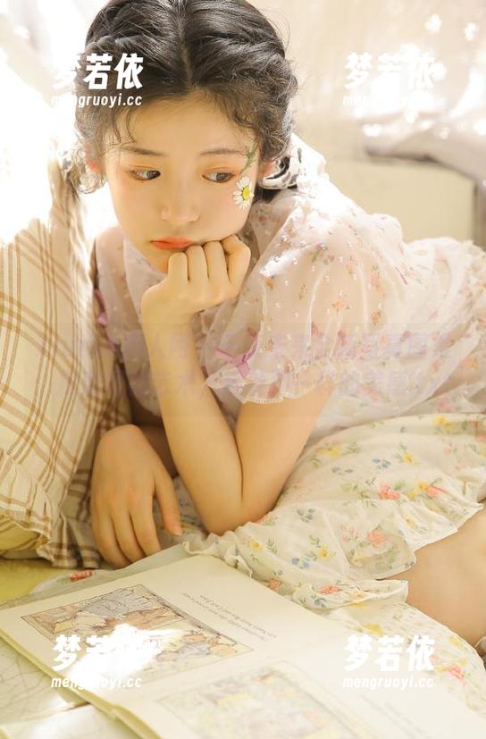 Xiuren秀人网 - 千夜未来全新写真图集：探索网袜艺术，感受不一样的美感.txt-梦若依