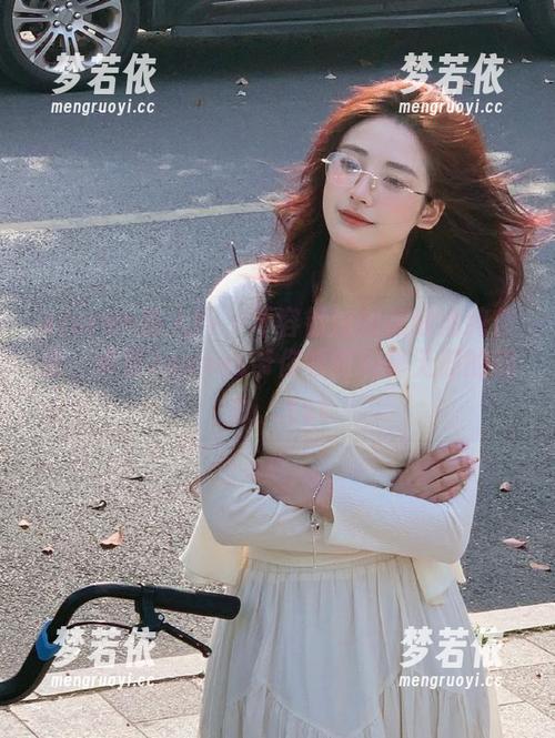 Xiuren秀人网 - 不容错过的在线清纯作品，卓君Jeanes带你领略纯真无邪的魅力。.txt-梦若依