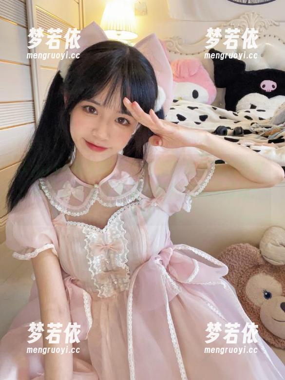 Xiuren秀人网 - 大白兔吖最新美图分享：棉袜组合诠释温柔与时尚的完美碰撞！.txt-梦若依
