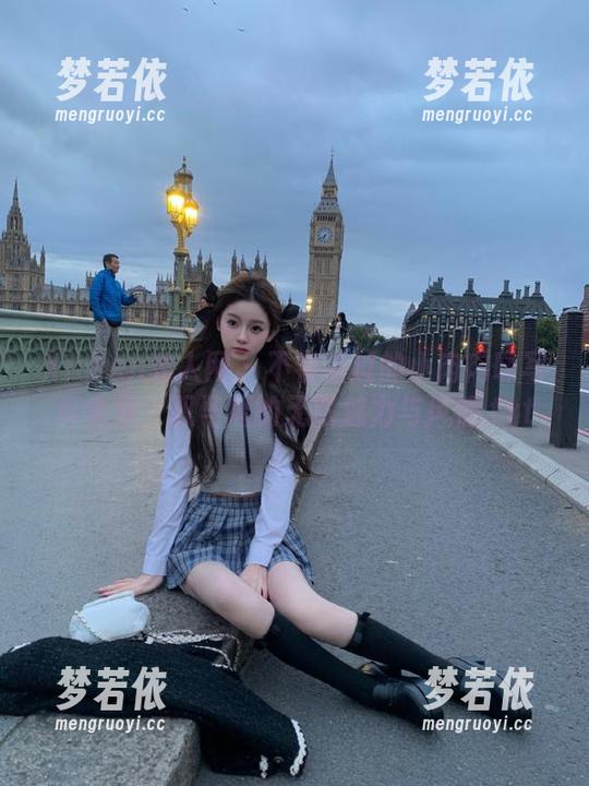 Xiuren秀人网 - 不容错过的小肉肉咪写真全集：双马尾的无限魅力与风情.txt-梦若依