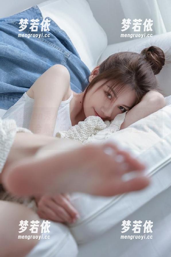 Xiuren秀人网 - 戴允祺zoe护士专属写真精选合集：记录生活中的美丽与坚韧.txt-梦若依