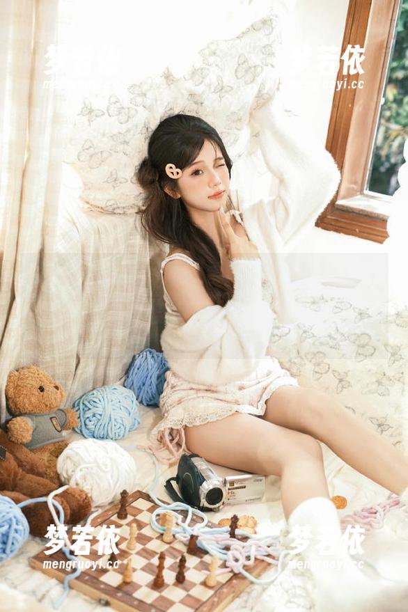 Xiuren秀人网 - 观看戴允祺zoe学姐的动人写真，欣赏每一张图片中的独特魅力。.txt-梦若依