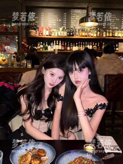Xiuren秀人网 - 不可错过的抖娘利世兔女郎写真图集，尽显可爱与时尚的完美融合.txt-梦若依