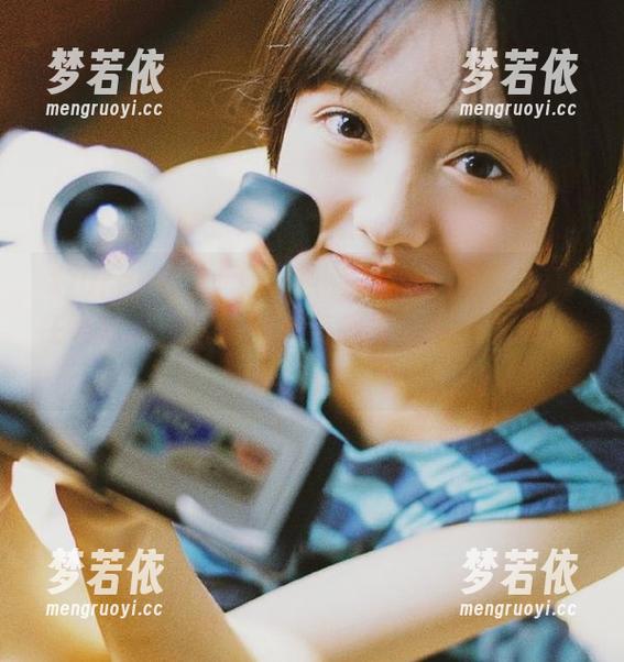 Xiuren秀人网 - 是小逗逗纯白系列写真在线展示，欣赏优雅与纯净的图片之美.txt-梦若依
