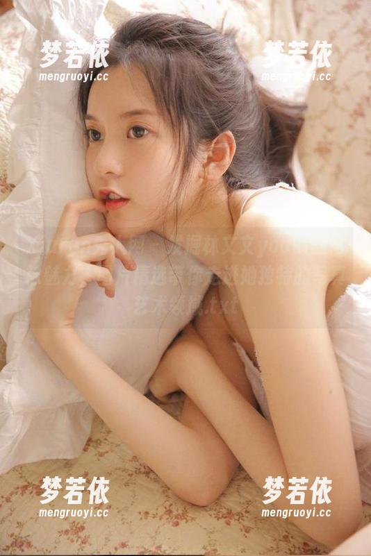 Xiuren秀人网 - 发掘林文文yooki的网袜魅力，图片精选带你走进她独特的写真艺术领域.txt-梦若依