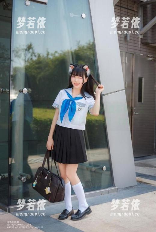 Xiuren秀人网 - 熊小诺的网盘写真：无滤镜女孩真实瞬间大放送！.txt-梦若依