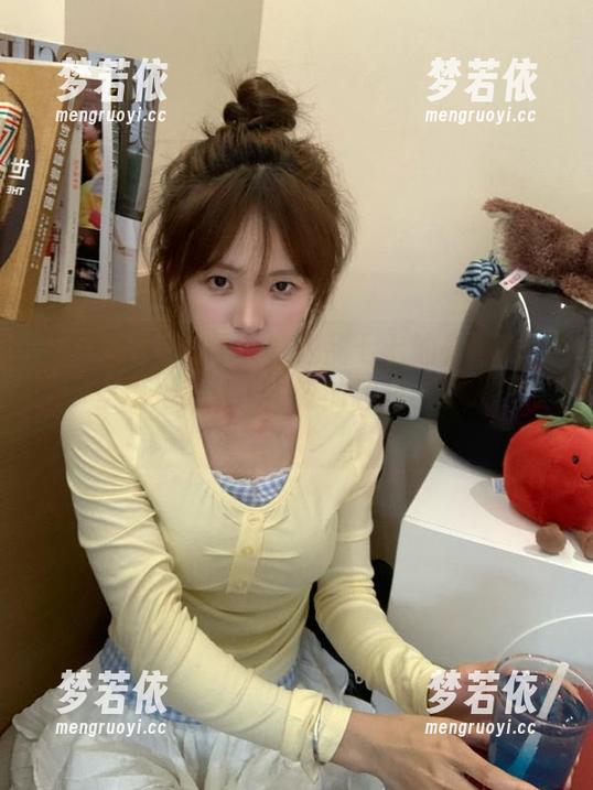 Xiuren秀人网 - 精选甜七七油亮写真合集：呈现她最动人心弦的瞬间与个人风格.txt-梦若依