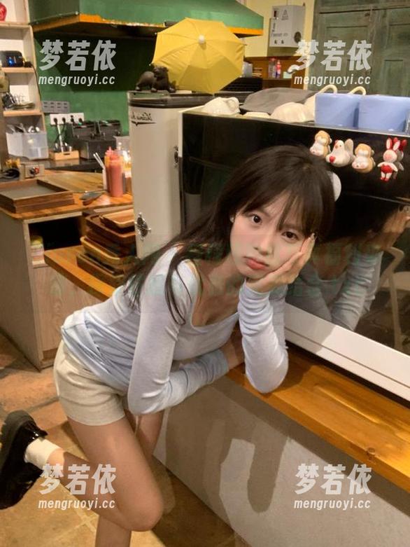 Xiuren秀人网 - 程程程豹纹写真福利来袭，探索性感与优雅的完美结合.txt-梦若依