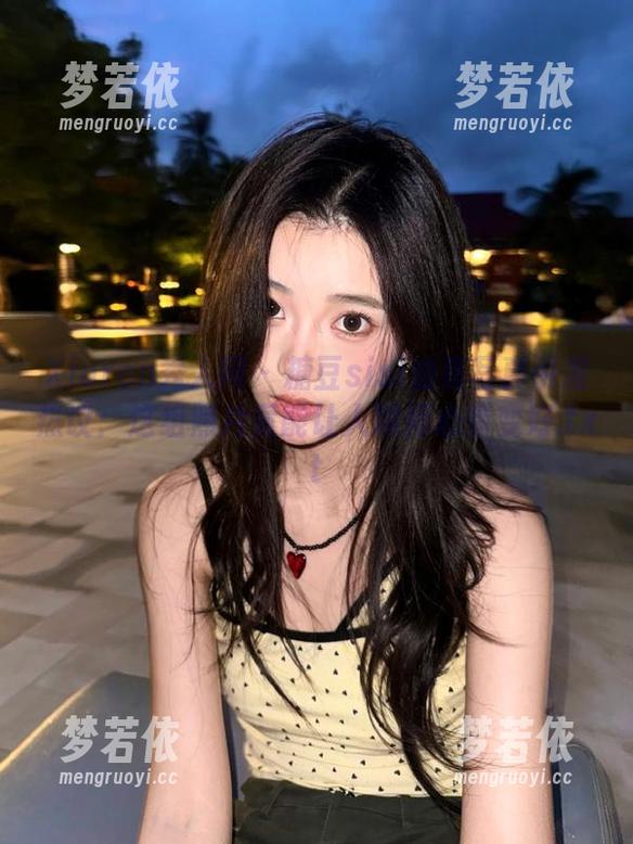 Xiuren秀人网 - 糖豆sisi油亮写真引发热议：这组照片竟能让人瞬间心情变好.txt-梦若依