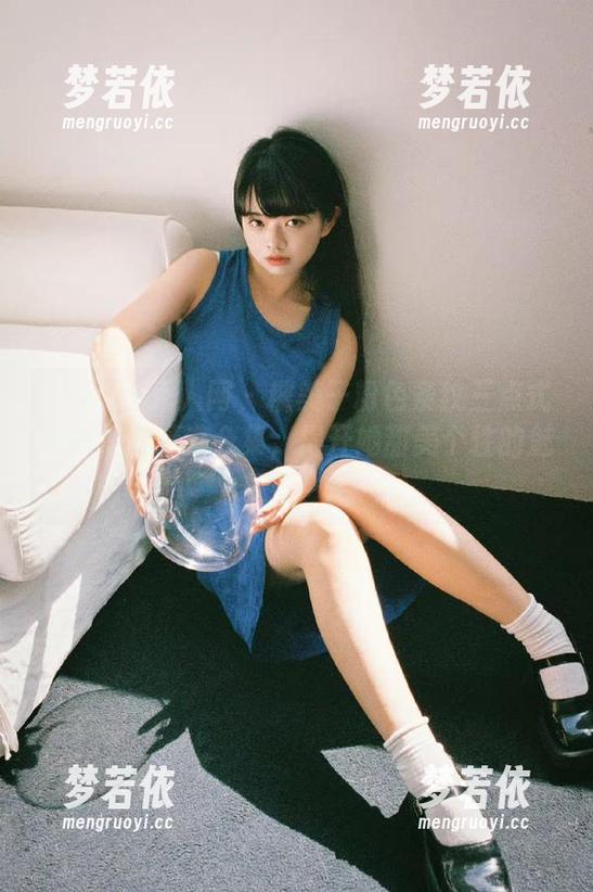 Xiuren秀人网 - 糯美子粉色条纹三点式写真作品精选合集，揭开她甜美个性的魅力秘密！.txt-梦若依