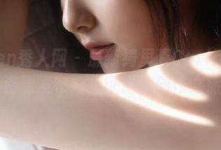 Xiuren秀人网 - 最新绮里嘉Carina奶牛写真资源发布，见证她的创作之旅.txt