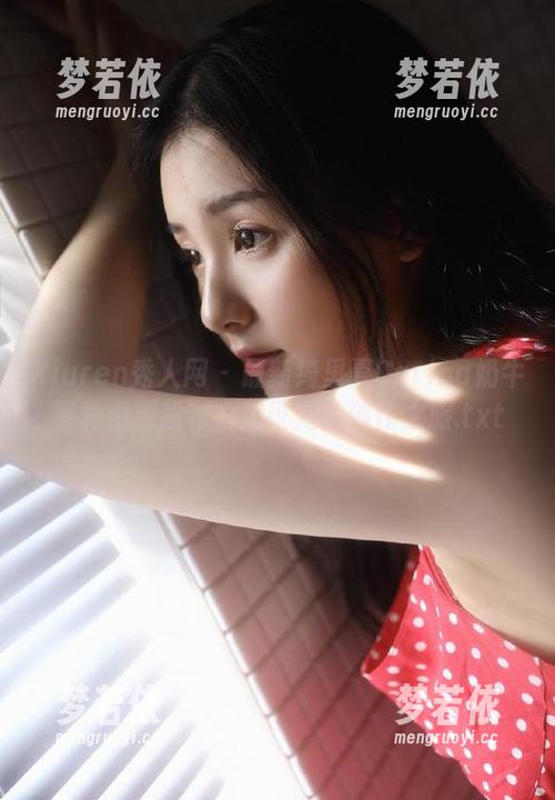 Xiuren秀人网 - 最新绮里嘉Carina奶牛写真资源发布，见证她的创作之旅.txt-梦若依