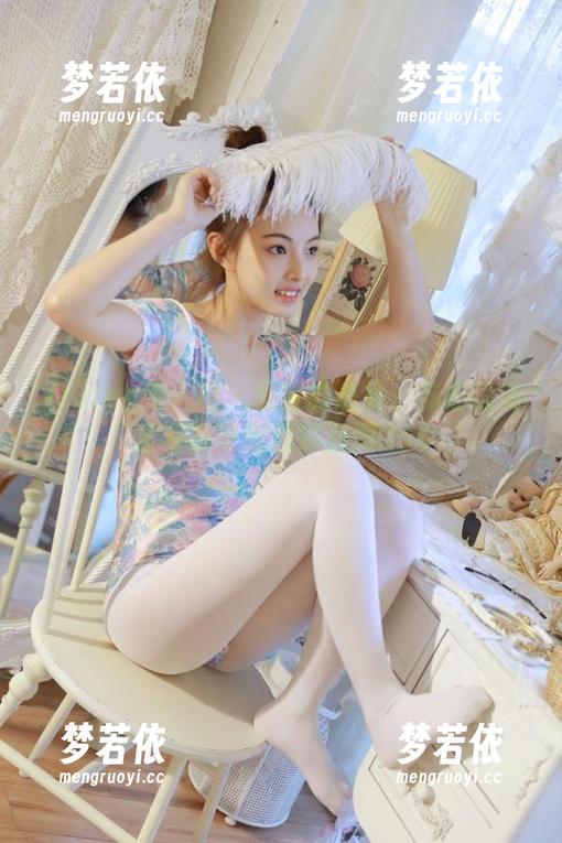 Xiuren秀人网 - 感官的盛宴：苏韵锦浴室写真更新精彩回顾.txt-梦若依