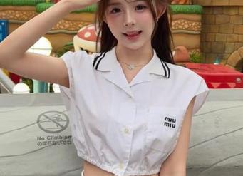 Xiuren秀人网 - 草莓mm风情与丝袜诱惑的完美结合，收藏她的原图作品集.txt