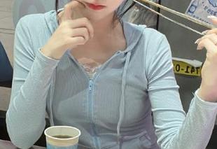 Xiuren秀人网 - 美图精选：萌白酱牛仔裤灵动身姿，展示她的时尚品位与个性魅力！.txt