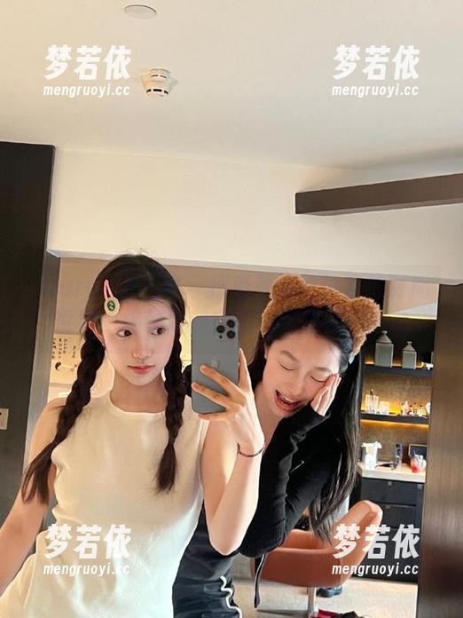 Xiuren秀人网 - 探索萝莉悠悠酱的时尚世界，揭秘她的完美写真套装！.txt-梦若依