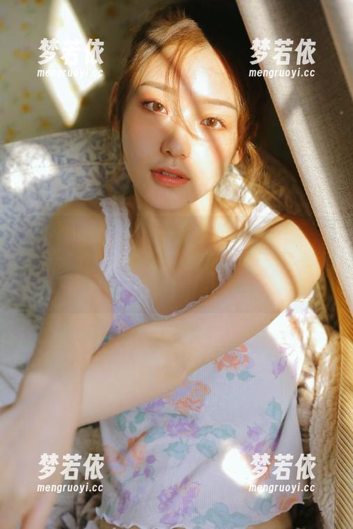 Xiuren秀人网 - 一套真正会飞的写真，许嘉欣的空姐套图最新更新，颜值与气质兼具！.txt-梦若依