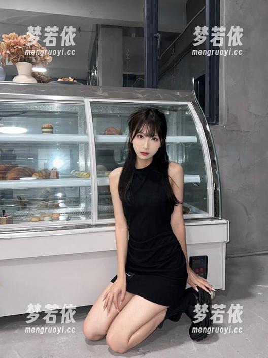 Xiuren秀人网 - 快来看看软软子比基尼精选合集，这不是照片，这是视觉与心灵的双重感官冲击！.txt-梦若依